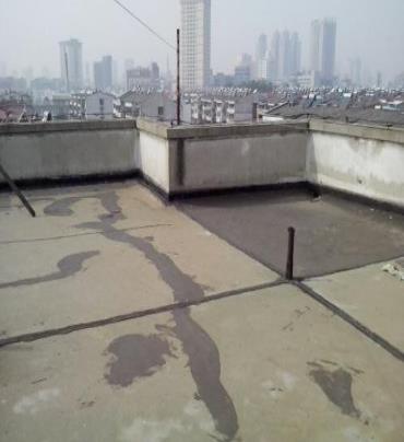 奉贤漏水维修 楼顶漏水是什么原因，楼顶漏水维修方法是什么?